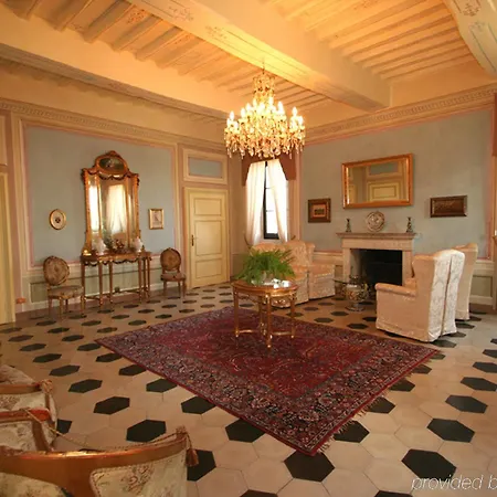منزل ريفي Relais Monte Solare Wellness &